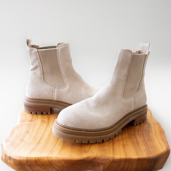 Steve Madden Shoes - STEVE MADDEN CHELSY BEIGE CHELSEA ANKLE BOOTIES SZ 9.5